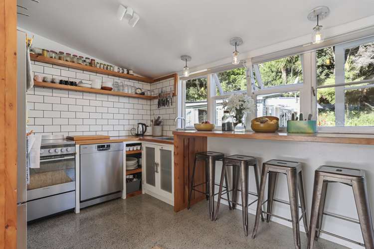 1200 Huia Road Huia_5