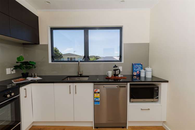 27 Fairburn Grove Johnsonville_3