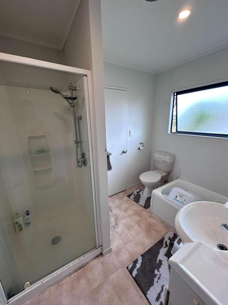 2/250 Wairau Road Glenfield_10