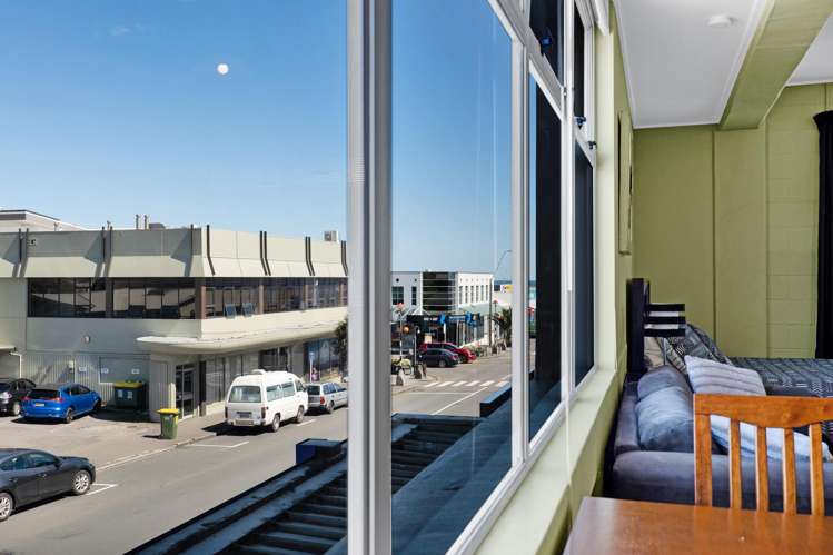 33 Gover Street Central_10