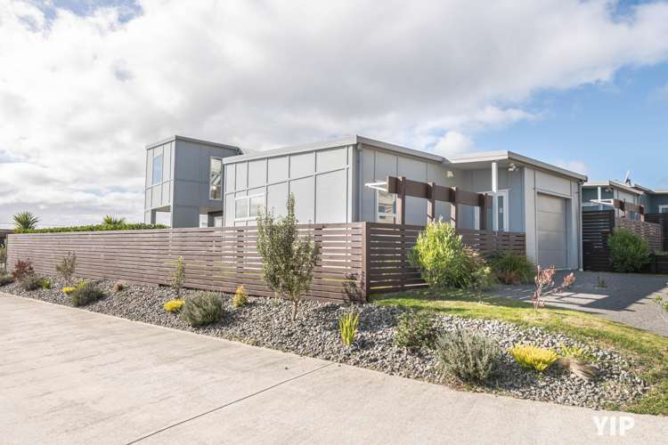 68 Cedarwood Street Woodridge_28