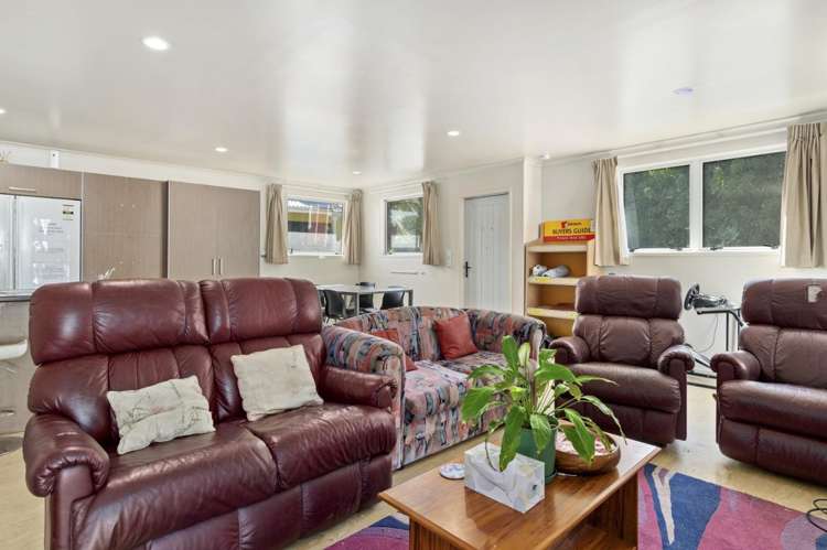 42A,C,D,E Olivine Street Boarding Houses (Room only) 11233_6