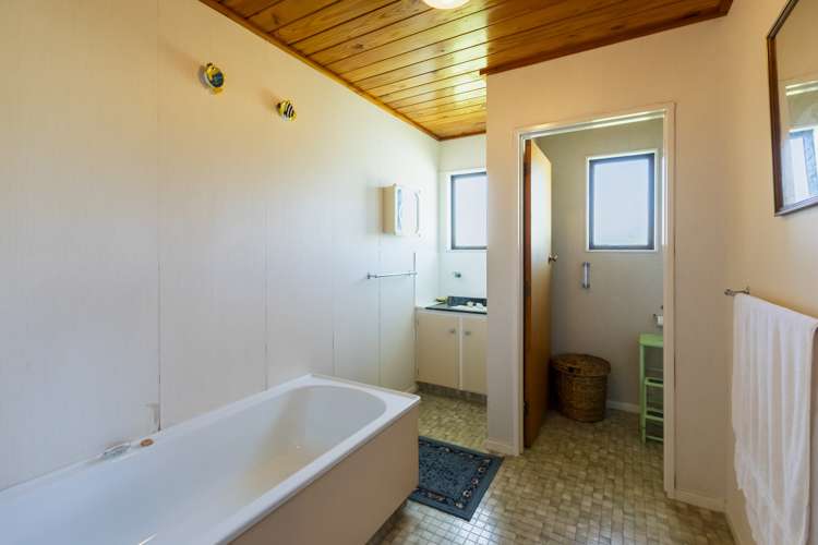 412 Ormond Drive Mahia_13