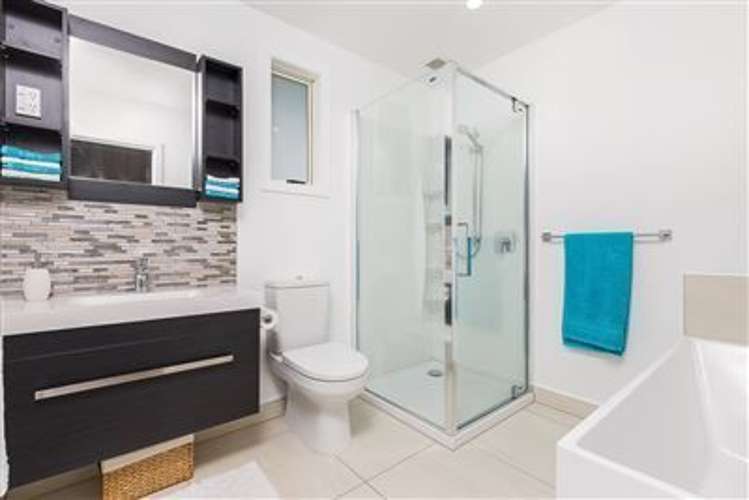 1/2 Coniston Avenue Te Atatu South_7