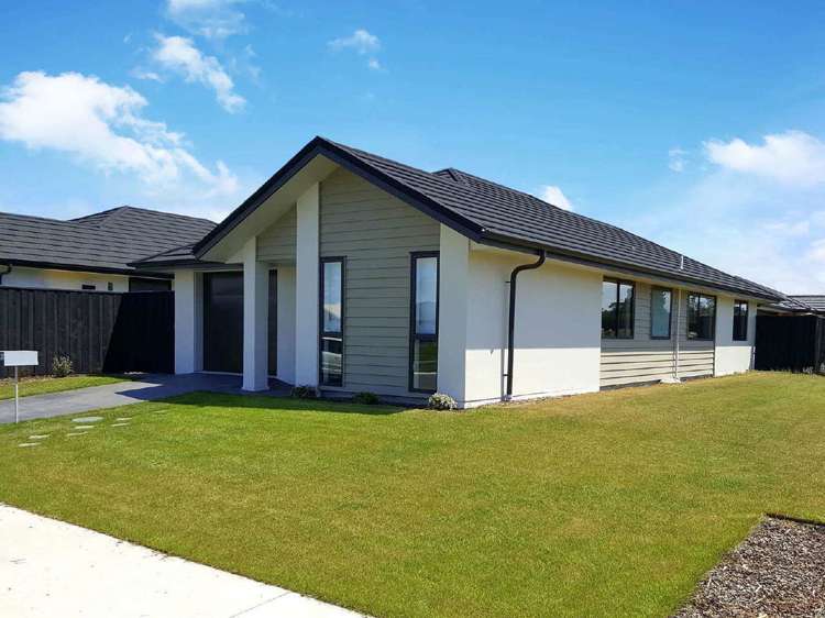 61 Farnborough Way Rolleston_1