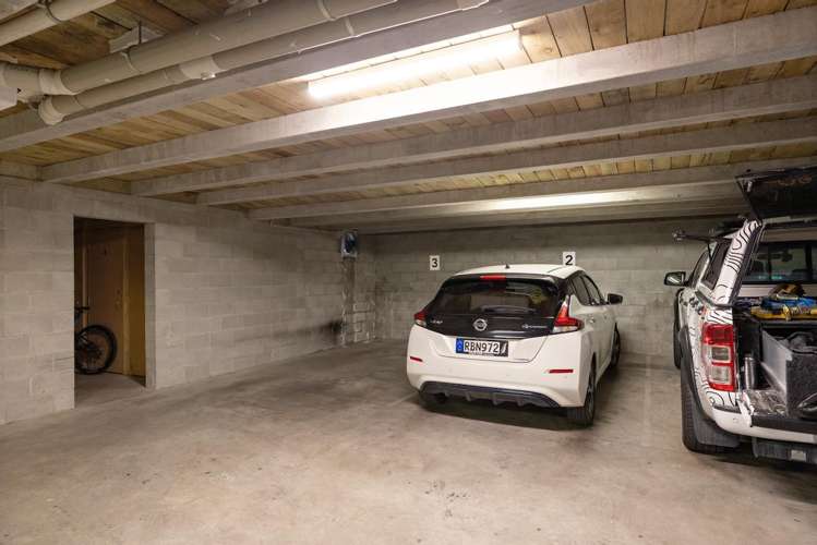 2/23 Adelaide Street Town Centre_11