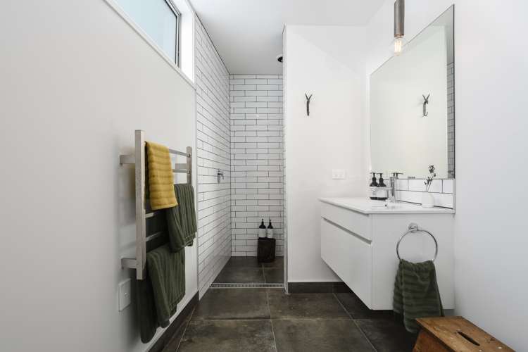 6 Kahuparere Crescent Pyes Pa_15