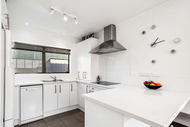 2/36 Miltonia Avenue Te Atatu South_14