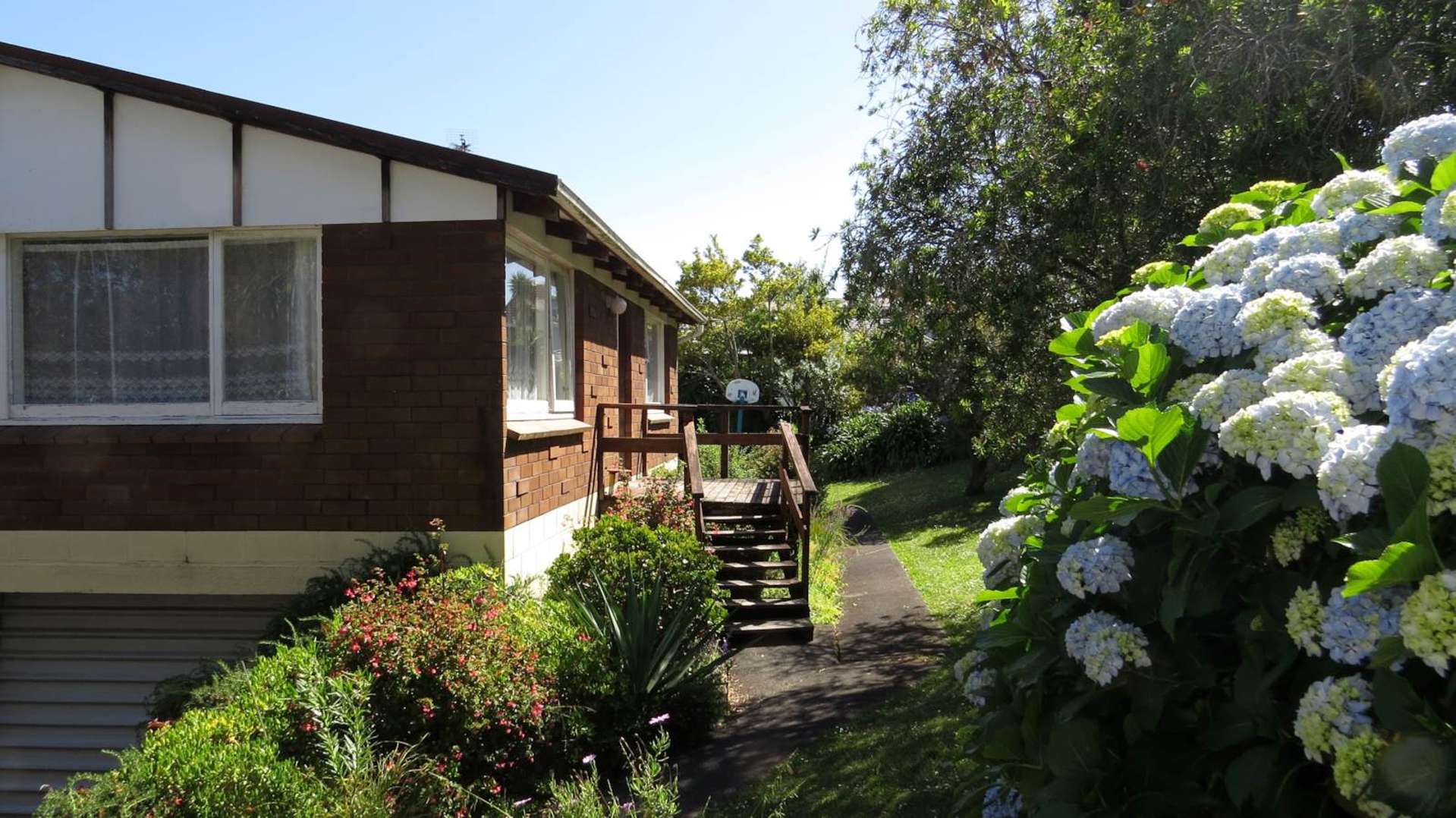 1/41 Girrahween Drive Glenfield_0