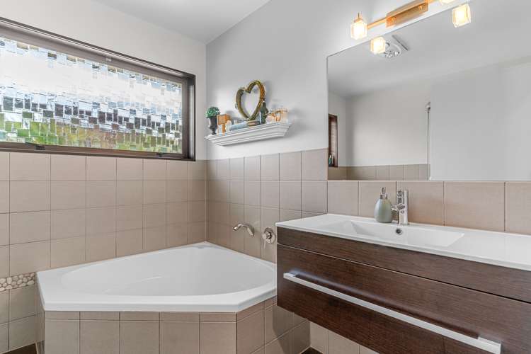 5 Skelton Crescent Paparoa_18