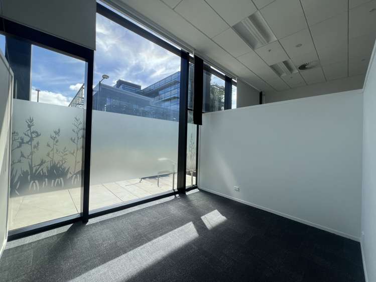 Ground/6 Leonard Isitt Drive Mangere_3