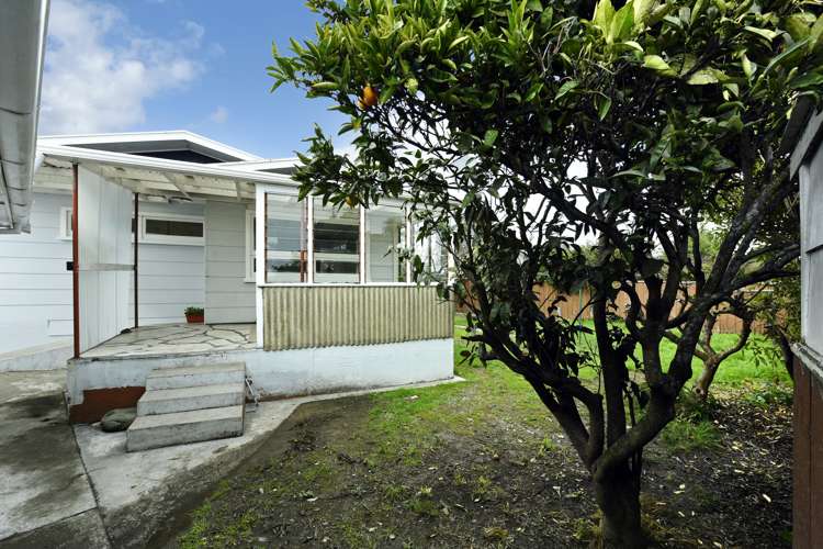10 Kipling Crescent Stoke_14