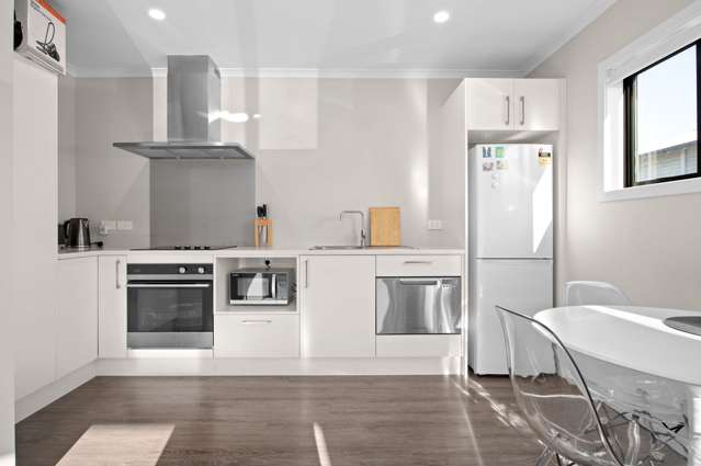 1/17 Vialou Street Hamilton Central_1