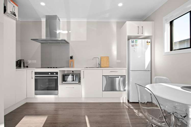 1/17 Vialou Street Hamilton Central_1