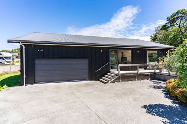 Peaceful Living on Holiday Crescent