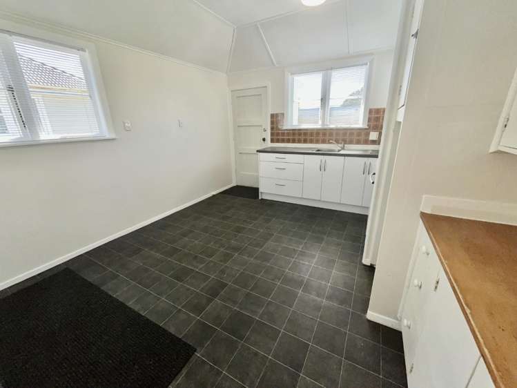 17 Hall Crescent Epuni_2