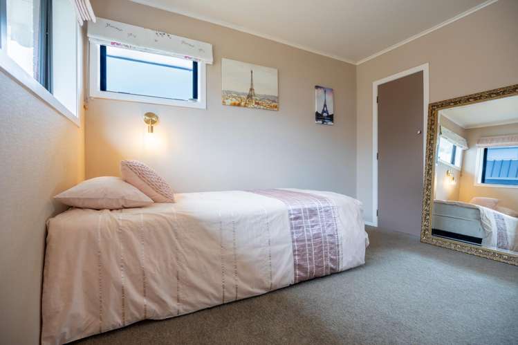 6 Resthill Crescent Glenview_11