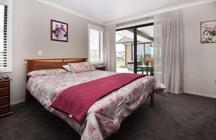 81 Baxter Michael Crescent Cambridge_8