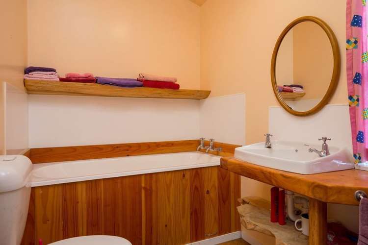 317 Waikawa Road Waikawa_17