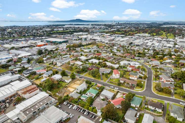 2/99 Bruce Road Glenfield_16