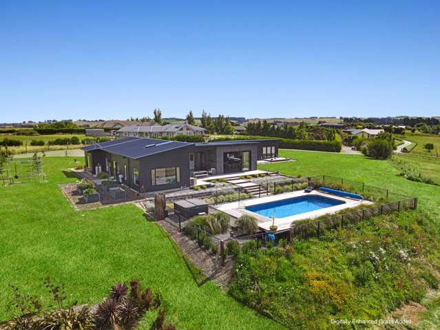 Multi-Generational Luxury in Rural Feilding!