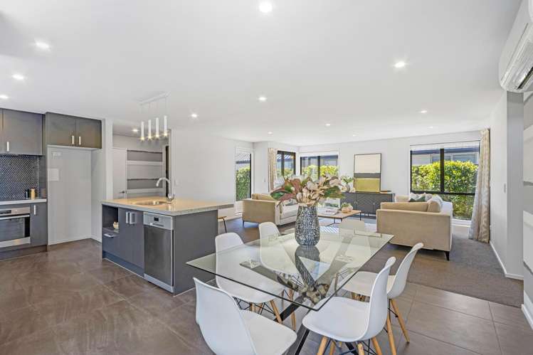 22 Bronco Drive Aidanfield_3