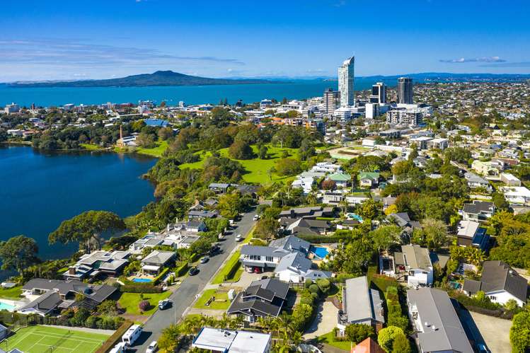 2/14 Lake View Road Takapuna_23