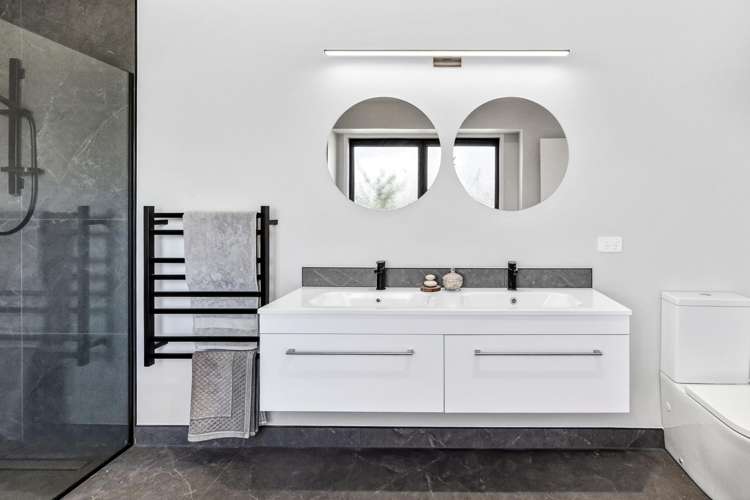 194 Lake Road Okoroire_13