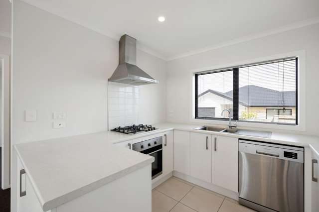68 Sylvester Crescent 2743_2