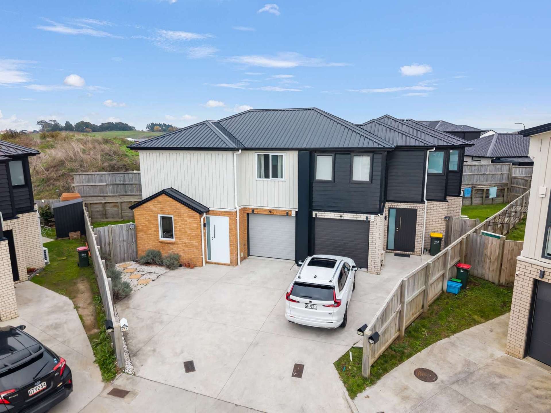 2/8 Mila Paige Close Glenview_0