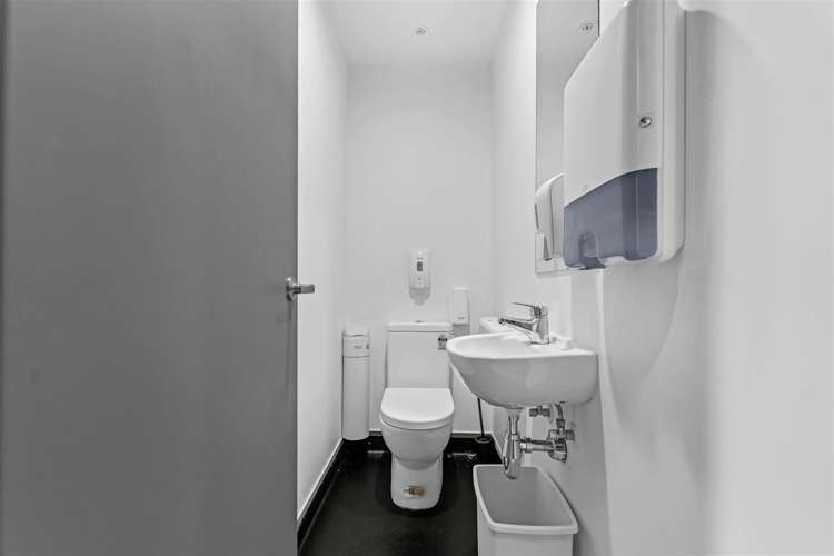 Shop 9, 1 John Goulter Drive Auckland Airport_24