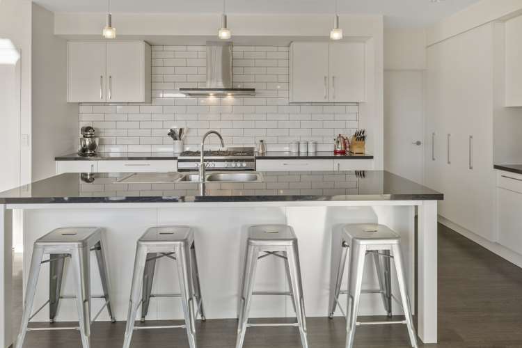 90 Washbourn Drive Richmond_14