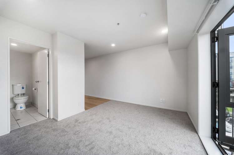 2G/10 Crown Lynn Place New Lynn_5