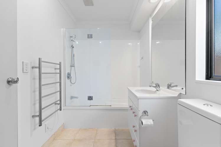 8a Coey Place Glen Eden_14