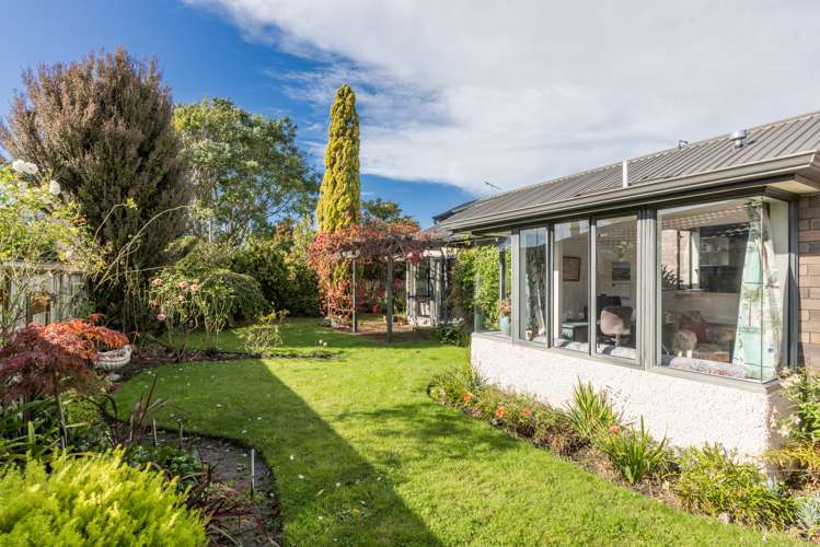 8 Bishops Close Greenmeadows_16