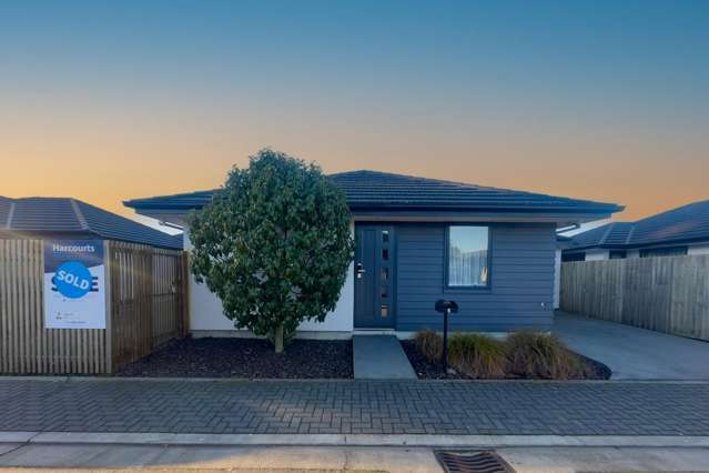 Exceptional three-Bedroom House with Secure Garage Parking for Rent
