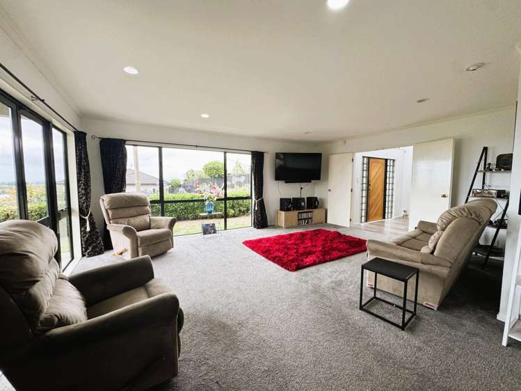 84 Churchill Drive_4