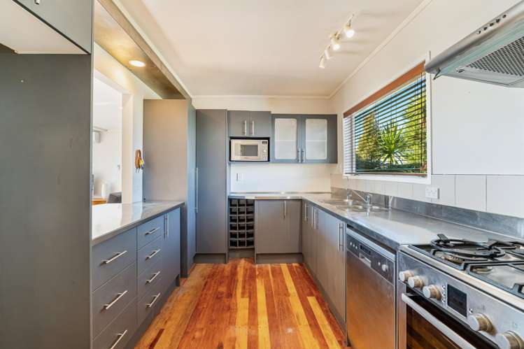 93 Wade River Road Stanmore Bay_17