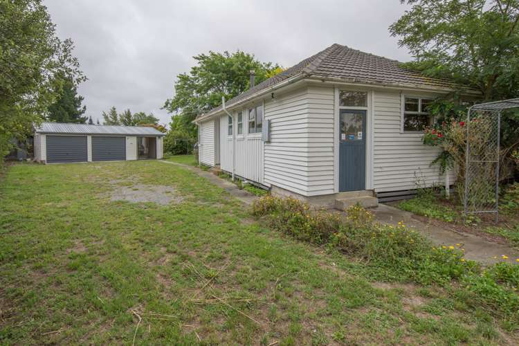 4 King Street Chertsey_18