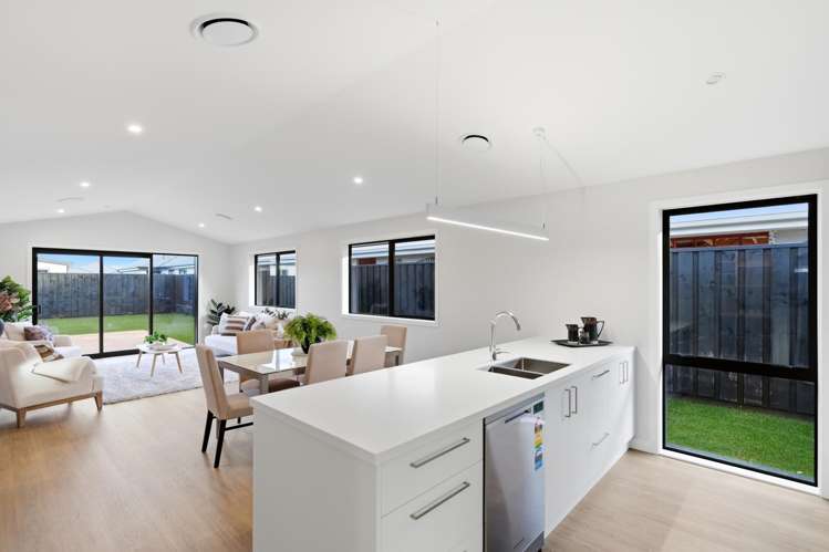 15 Frederick Busch Crescent_1