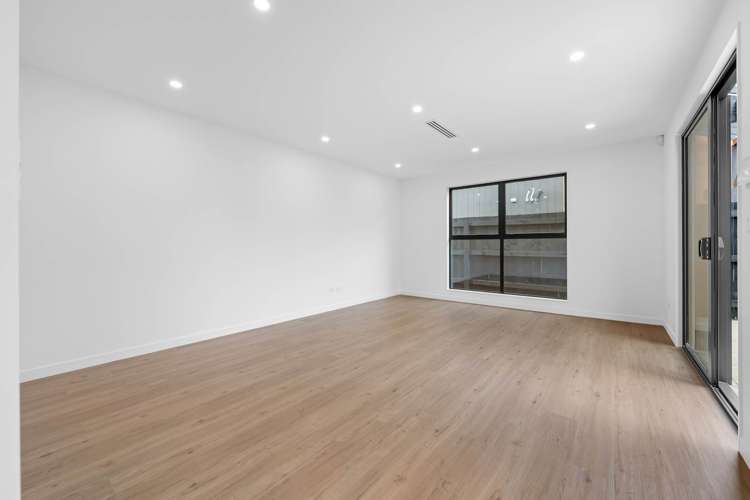 59 Karaka Village Parade_5