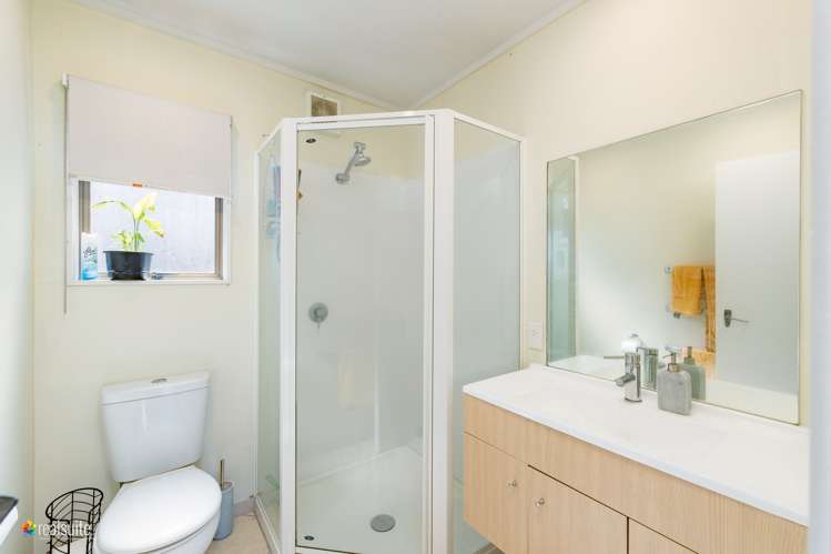 18 Langwell Place Papakowhai_11