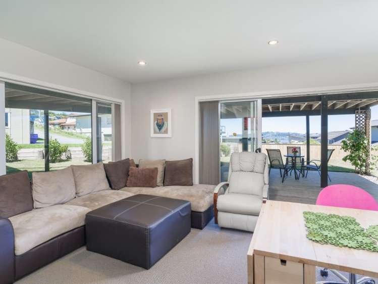 29 Botanical Heights Drive Waipahihi_16