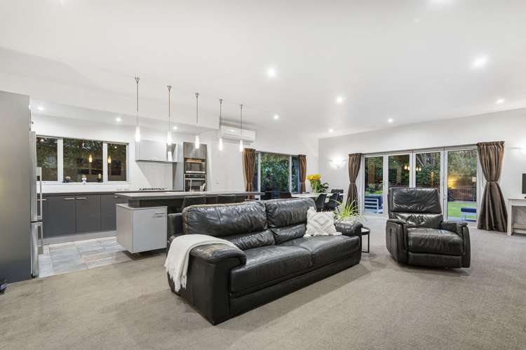 87 Travis Country Drive Burwood_6