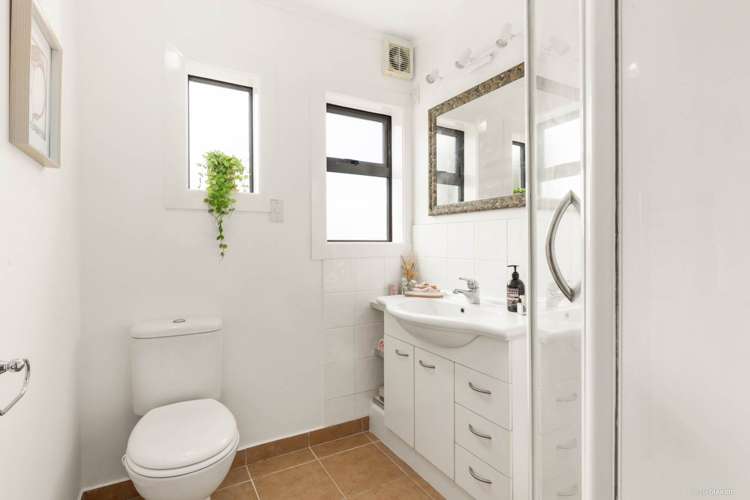 2/49 Western Springs Road Morningside_10