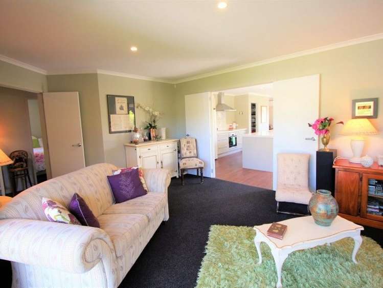 37 Plescher Crescent Leamington_17