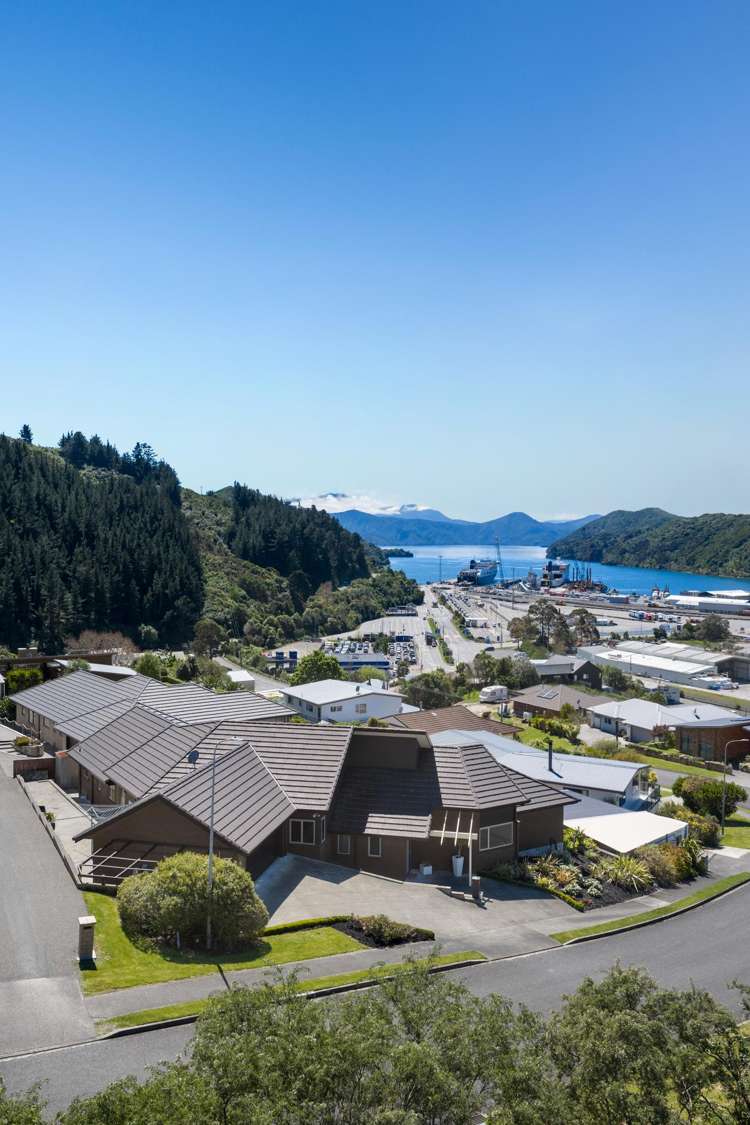 2 Harbour View Heights Picton_16