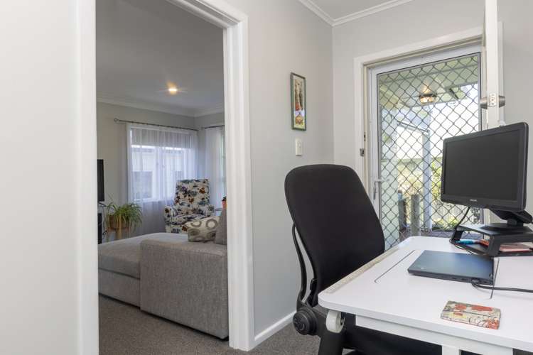 2 Simpson Road Ranui_11