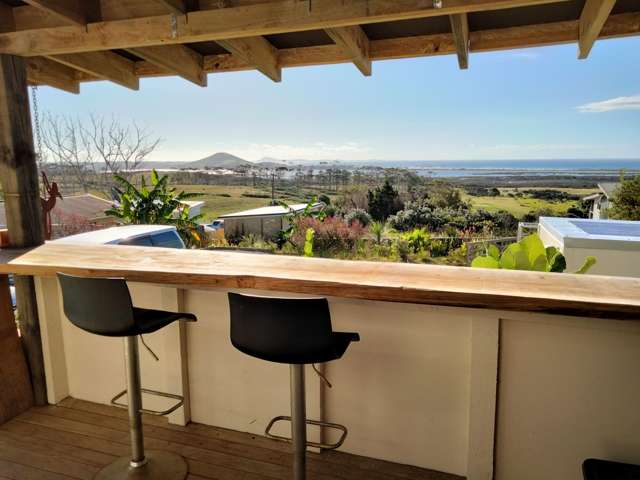 Self-Sufficient Sanctuary Overlooking the Harbour