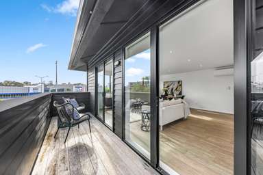 4/108-112 Unsworth Drive_4